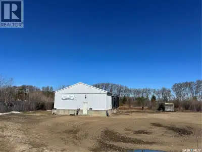 Excellent opportunity to secure a solid industrial warehouse located just 6 km north of Prince Alber...