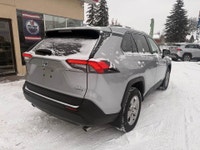 **CARS TRUCKS SUV 4X4 VAN AWD EDMONTON FINANCING AVAILABLE EASY FINANCING ** 2022 TOYOTA RAV4 LE HYB... (image 4)