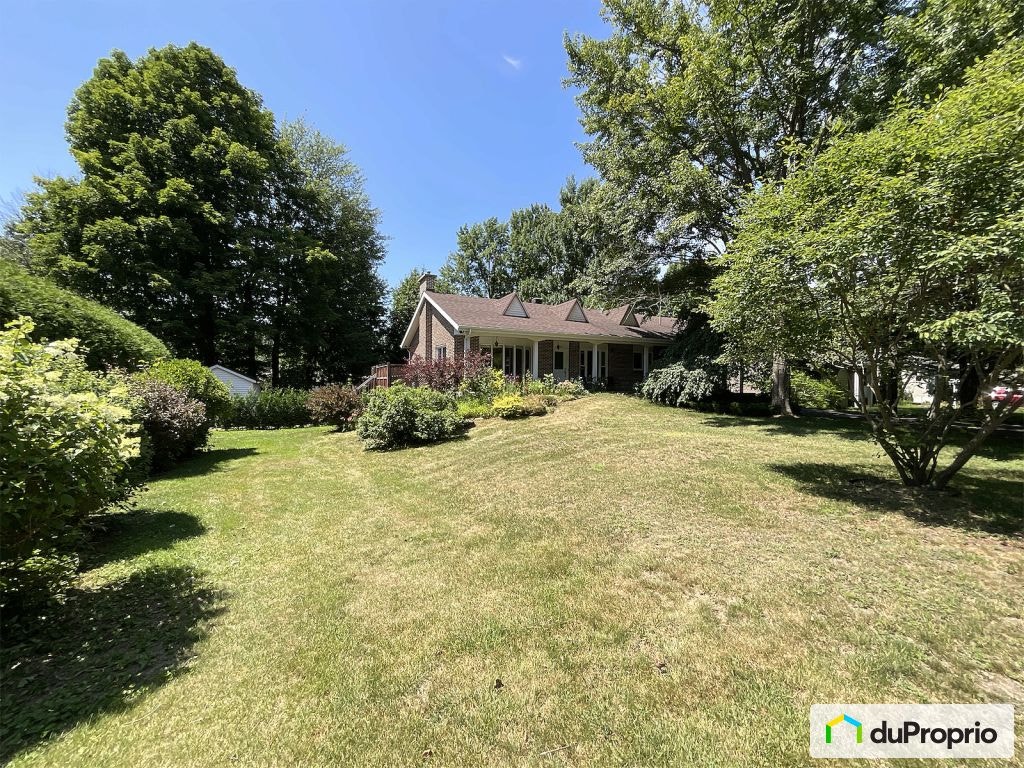 $439,900 - Bungalow for sale in Granby — photo 1