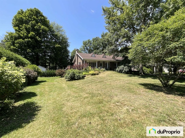 $439,900 - Bungalow for sale in Granby — photo 1