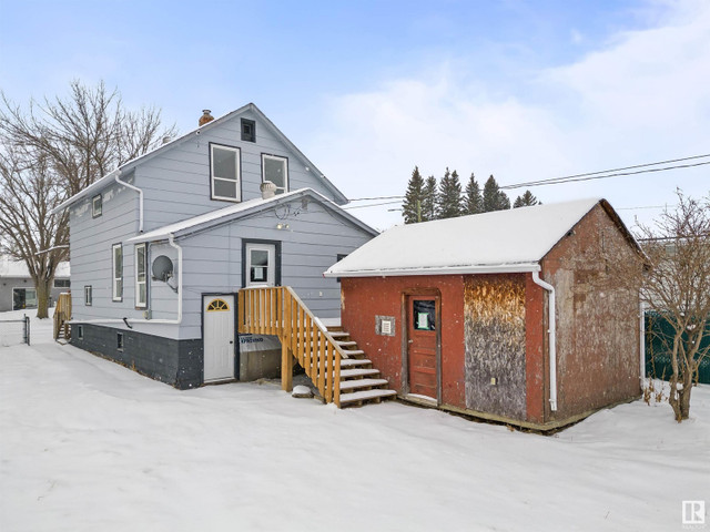 5036 49 AV Bruderheim, Alberta in Houses for Sale in Strathcona County - Image 4