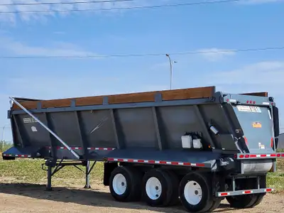 Will be sold with fresh safety 2013 Henderson 39 ft Live Bottom / Belt Trailer Air ride suspension E...