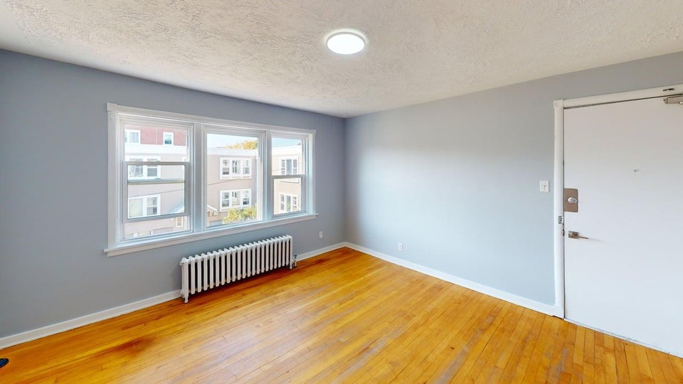 BRIGHT & SPACIOUS TWO BEDROOM APARTMENT IN WEST END HALIFAX!!! 4