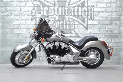 ONLY 7800 km on this 2012 Honda Stateline VT1300CRA! This one is pretty much stock and untouched wit...