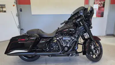 Check out this striking 2023 Harley-Davidson Street Glide—the epitome of American bagger and touring...