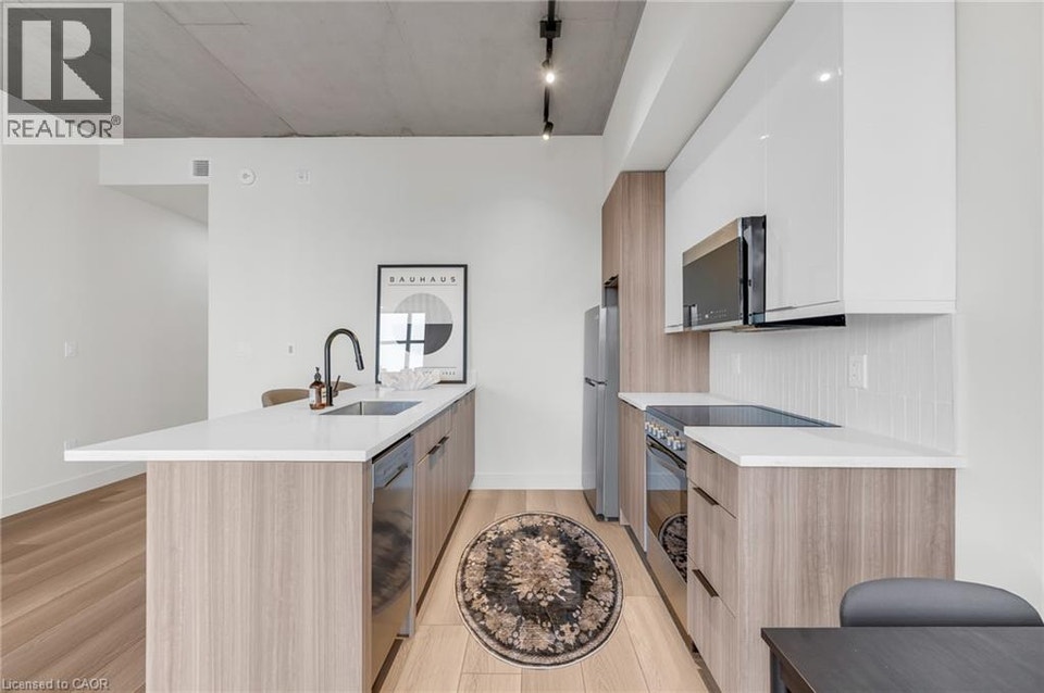24 AUGUSTA Street Unit# 401 Hamilton, Ontario 5