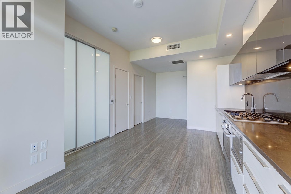 9XX 6383 MCKAY AVENUE Burnaby, British Columbia 3