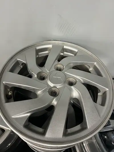 14 pouces Mitsubishi 4x100 centre de Pneus mtl est 11251 rue notre dame est 514 -507-5177