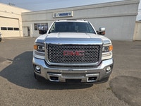 Get ready to experience top-tier power and luxury with this 2015 GMC Sierra 3500HD Denali, a diesel-... (image 8)