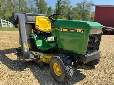 John Deere 185 with 38" deck and bagger system, View more