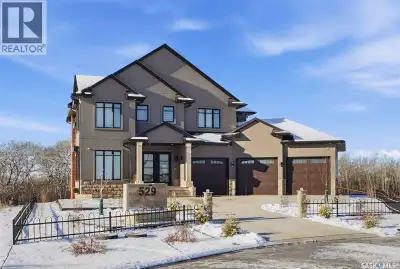 Welcome to 529 Greenbryre Bend—an exceptional walkout estate in prestigious Greenbryre Estates. Blen...