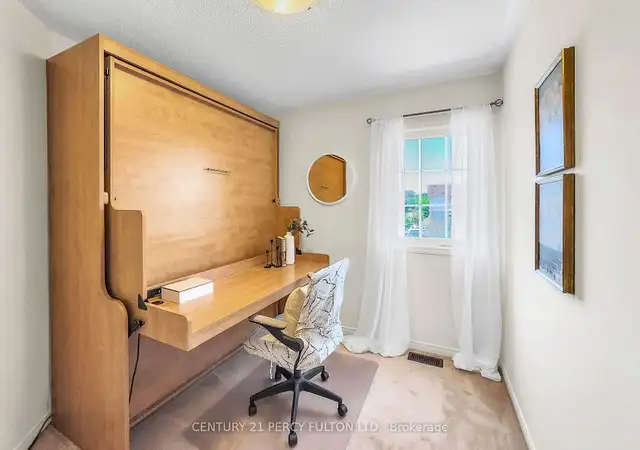 Stylish, freehold townhome! in Houses for Sale in Oshawa / Durham Region - Image 11