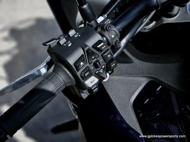 Honda NT1100 in Street, Cruisers & Choppers in Oshawa / Durham Region - Image 16