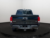 When it comes to midsize mid-size trucks, the Toyota Tacoma is the undisputed king of resale value,... (image 4)