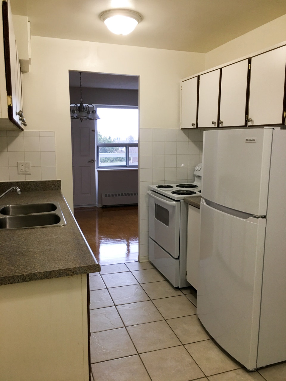 Spacious two bedroom unit available 5