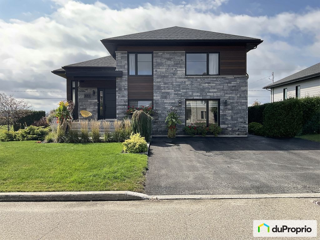 $679,900 - 1 1/2 Storey for sale in Berthierville — photo 1