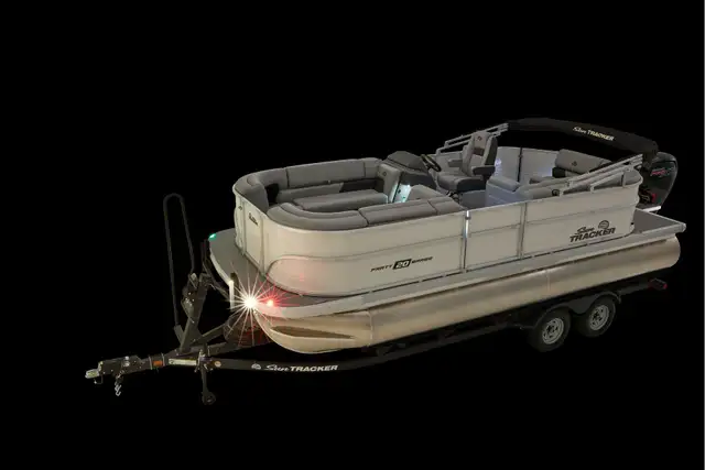 2026 Sun Tracker Party Barge 20 DLX pontoon boat in Powerboats & Motorboats in Prince Albert - Image 12