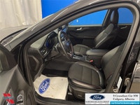 Aluminum Wheels, Synthetic Leather Seats, Apple CarPlay, Android Auto, Power Liftgate! Ask us how yo... (image 9)