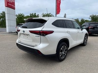-Regina Honda Recent Arrival! 2021 Toyota Highlander Hybrid XLE 107 point inspected, Fully detailed,... (image 4)