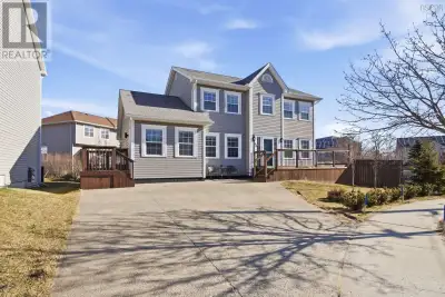 Tucked at the end of a quiet cul-de-sac on one of Bedfords most loved family streets, 46 Rockpoint C...