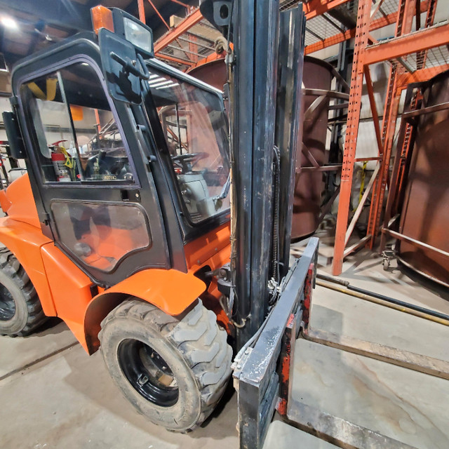 Mast Explorer Rough Terrain Forklift dans Équipement lourd  à Saskatoon - Image 3