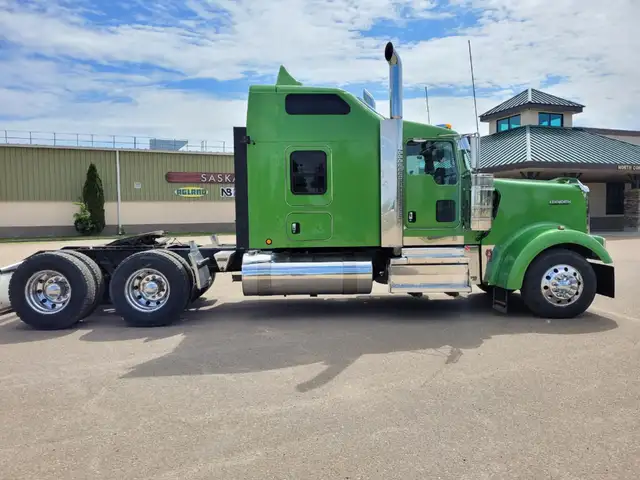 2021 KENWORTH W900 in Heavy Trucks in Saskatoon - Image 7