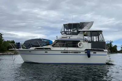 * Two Staterooms * New Canvas * Solar Charging * Price Reduced * Produced from 1986-1988, President'...