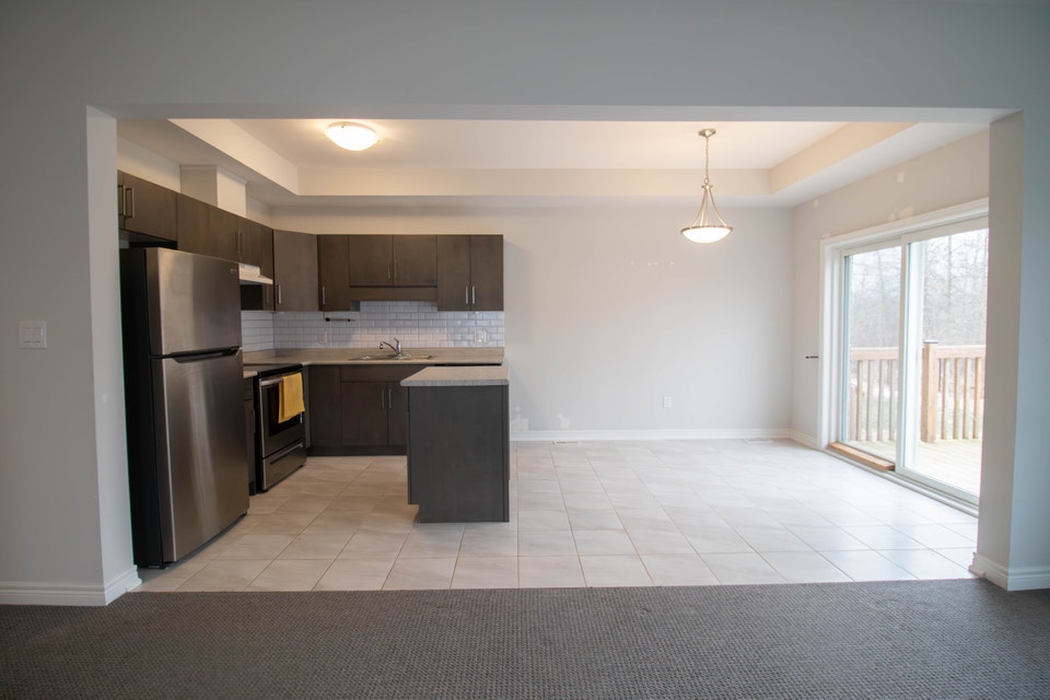 501 Julia Dr, Welland - 4 Bedroom Townhouse 4