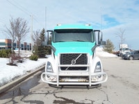 2018 Volvo VNL64TRACTOR 2018 VOLVO VNL64TRACTOR Tandem Axle Sleeper Tractor - Automatic transmission... (image 1)
