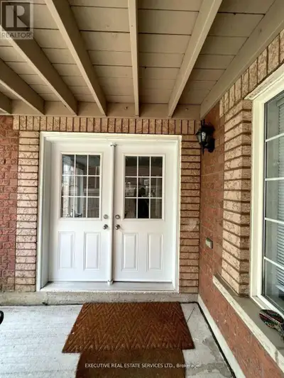 Lake View Property!!! 2 Bedroom Gem WalkOut Basement Fronts Onto The Lake In Lakelands Village! Spac...