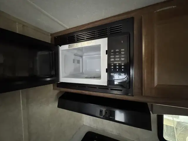 2019 ,Coachmen RV,Viking 21FQS in Travel Trailers & Campers in Kamloops - Image 12
