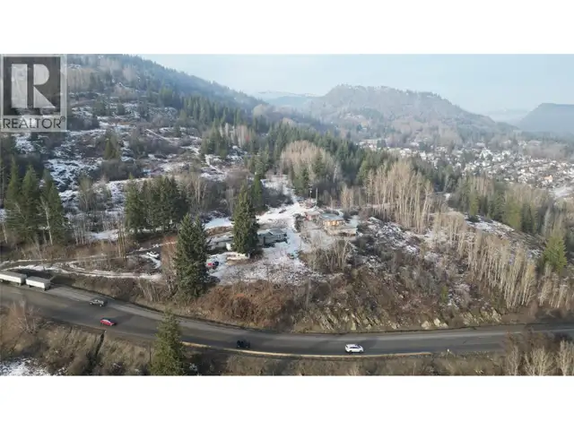1381 3B Highway Warfield, British Columbia in Houses for Sale in Nelson - Image 6