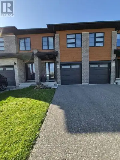 Beautiful and modern executive freehold Townhome only 5 years old in the sought after Doon South are...