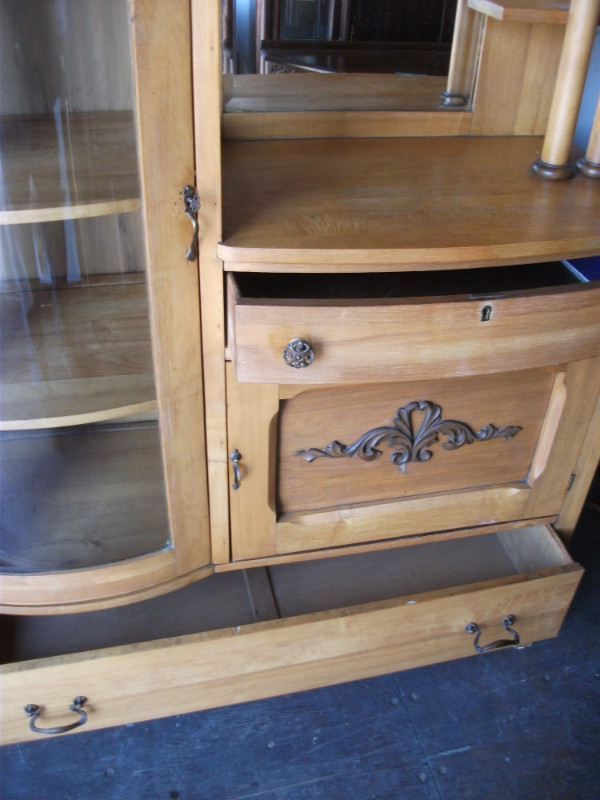 Antique Maple Showcase and Sideboard in Arts & Collectibles in Belleville - Image 4