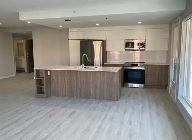 Wrap Around Deck; 2 bdrms+2 bthrm; SHIRAZ 50 + in Long Term Rentals in City of Halifax - Image 9