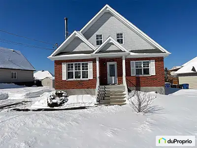 Jolie maison unifamiliale, un (1) étage et demi, construite en 2012, terrain de bonne grandeur pouva...