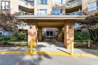 Spacious 2 Bed / 2 Bath Condo in Central Port Coquitlam Welcome home to this bright and well-laid-ou...