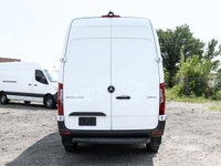 . Engine: 6 Cylinder Engine (image 4)