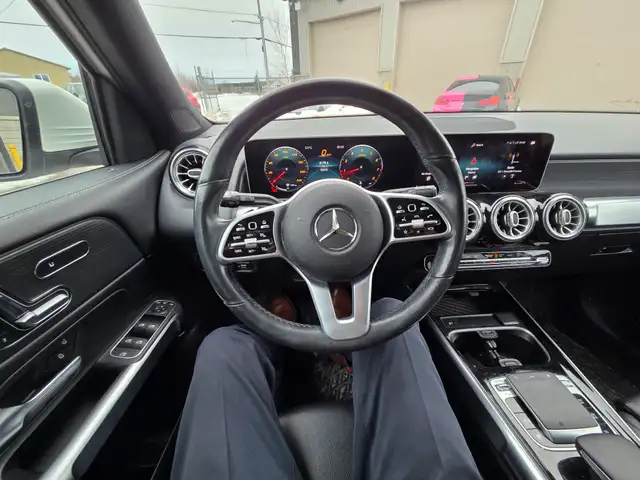 2020 Mercedes-Benz GLB in Cars & Trucks in Ottawa - Image 9