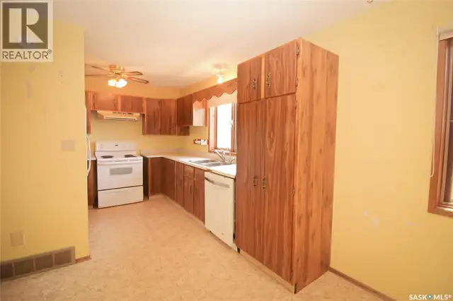 223 2nd STREET W Climax, Saskatchewan in Houses for Sale in Swift Current - Image 12