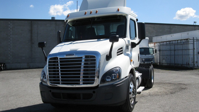 2017 Freightliner Cascadia S/A Day Cab in Heavy Trucks in Burnaby/New Westminster - Image 2