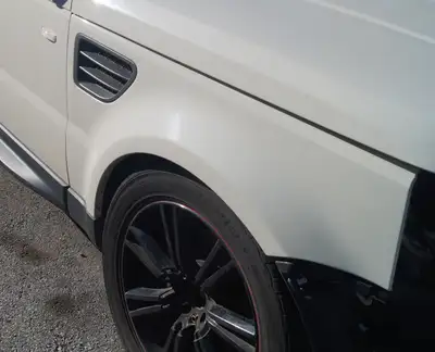 Birkshire Automobiles has used front fenders for a Range Rover sport 2006-2009. Please contact Birks...