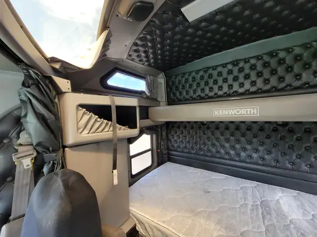 2021 KENWORTH W900 in Heavy Trucks in Saskatoon - Image 27