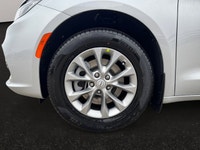 This 2026 CHRYSLER PACIFICA SELECT has the following options Caprice Leatherette Bucket Seats, Remot... (image 8)