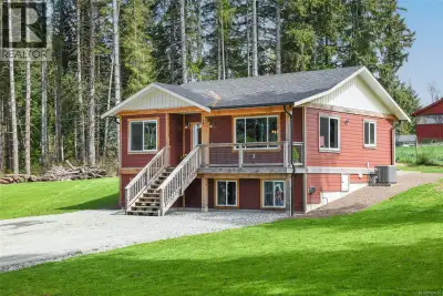 Built in 2024 by STURDI Construction, this beautiful country home sits on 1.95 acres, offering peace...