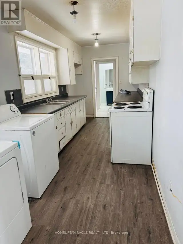 12084 HURONTARIO STREET Brampton (Snelgrove), Ontario in Long Term Rentals in Mississauga / Peel Region - Image 4