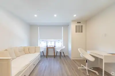 Choose your incentive: Get 1 Month Free Rent OR 6 Months Free Parking Open House on Saturdays - 11 A...