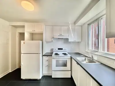 4 1 2-2 beds-2 bedrooms-2 chambres-4.5-4 and half-4 1/2-4 et demi-ville st laurent-disponible mainte...