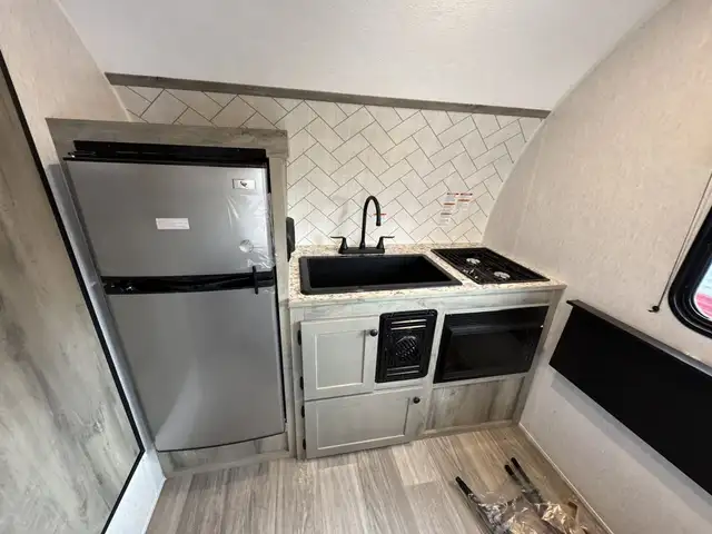 2026 ,Sun Lite,Sunset Park RV 15RBE in Travel Trailers & Campers in Kamloops - Image 11