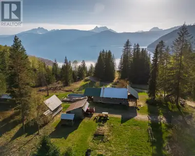 Experience the ultimate off-grid, waterfront lifestyle in Galena Bay, Nakusp BC! This remarkable 48-...